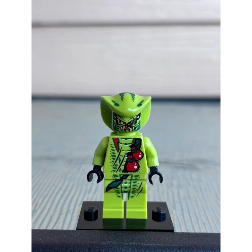 Lego Ninjago Lasha Minifigure